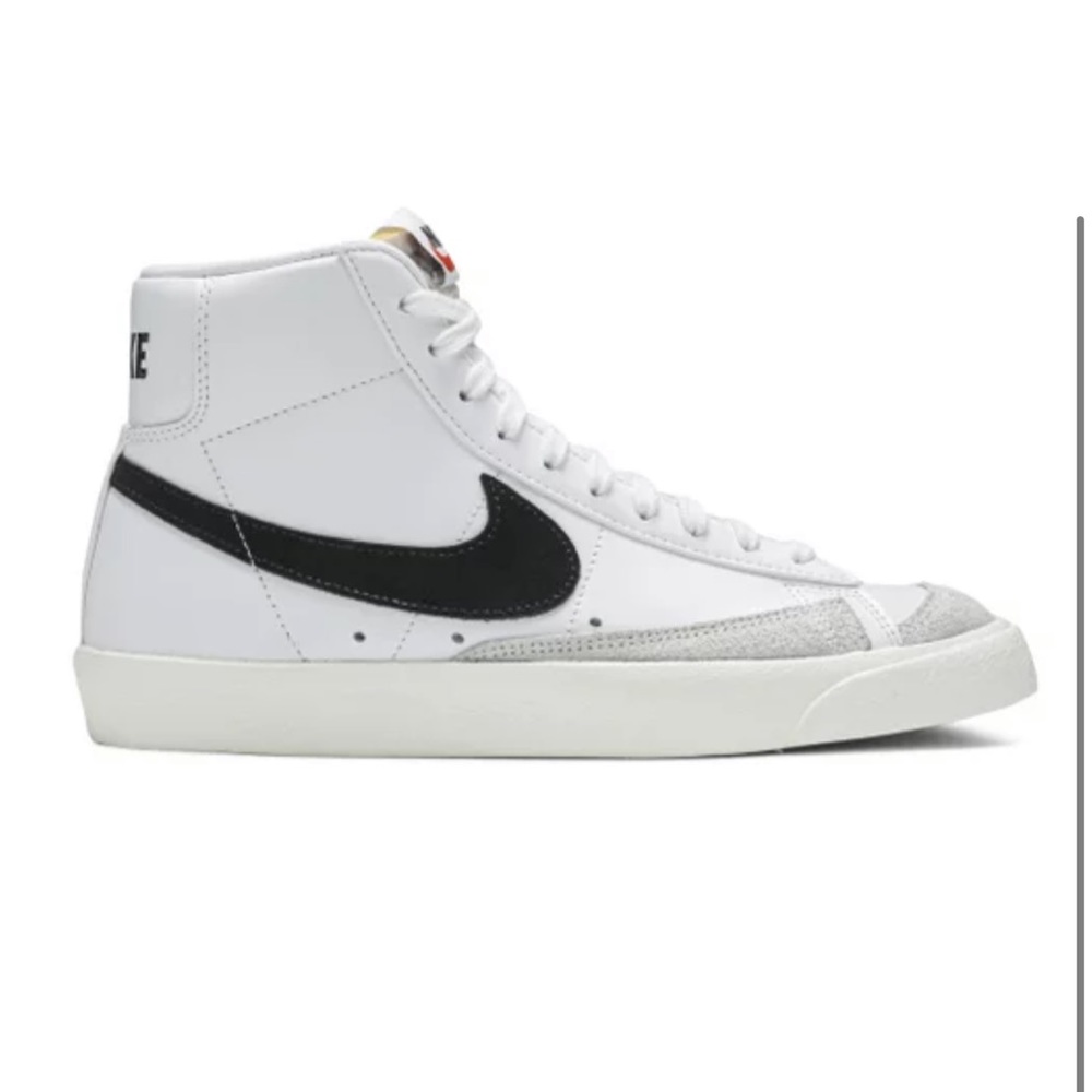 Women Nike blazers New in Box 7.5